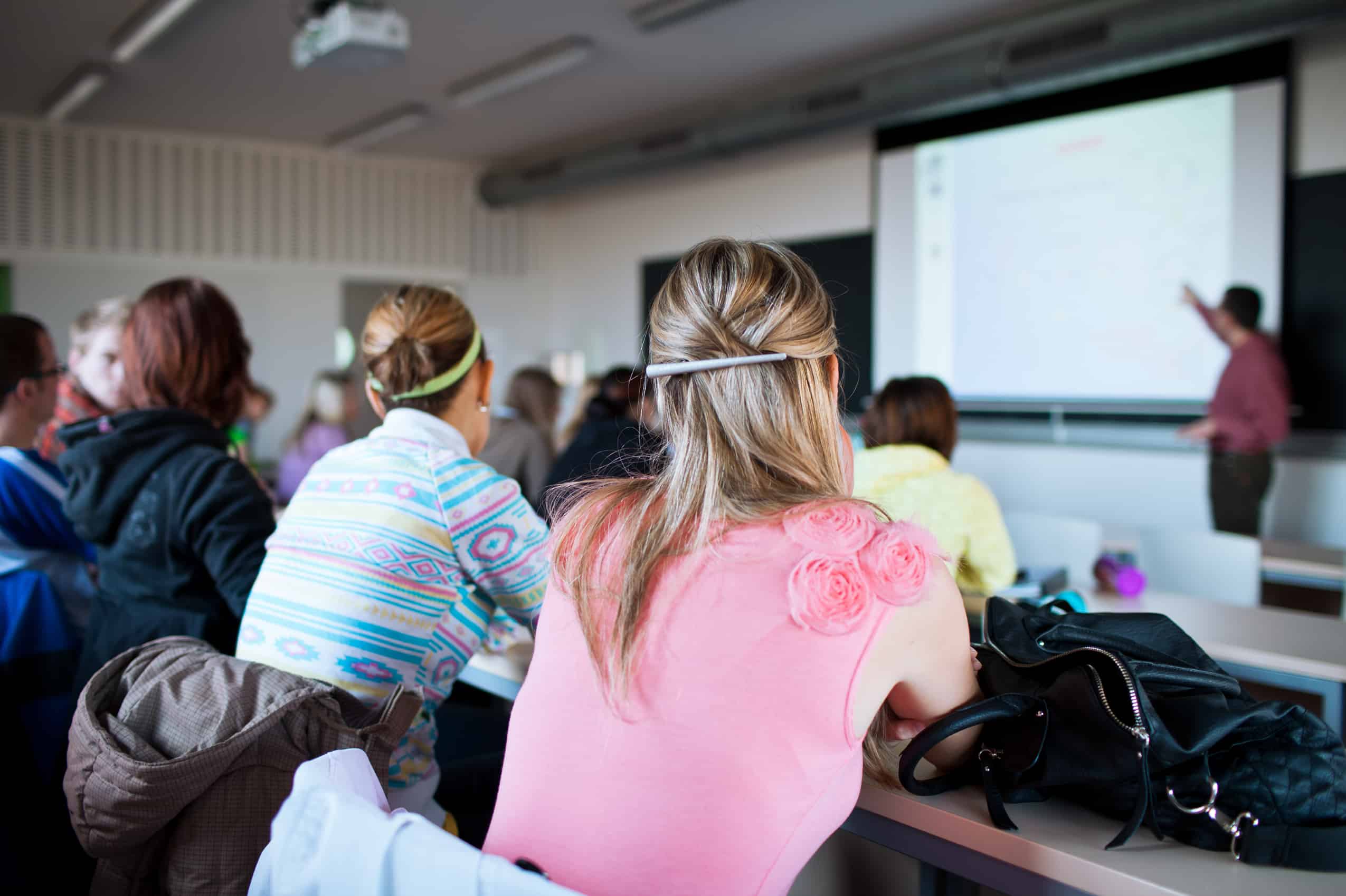 Private students. Исследование подростков. Студентка столкнулась с преподам. Село студенток Украина. White University.