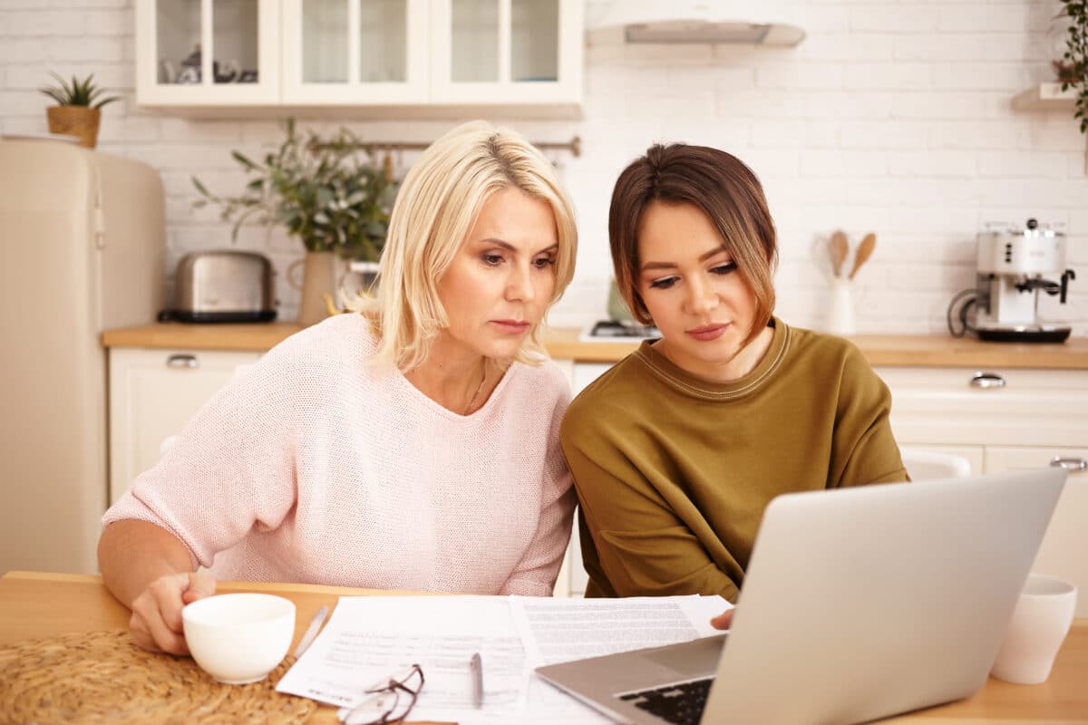 Mom and daughter file FAFSA